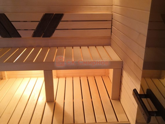 Нижний ярус полков до стены