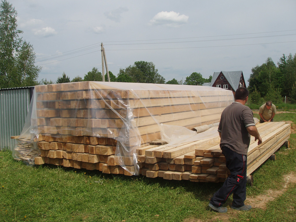 Разгрузка пиломатериалов